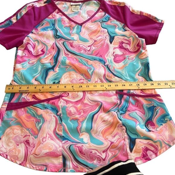 Scrubstar Pink Marble Print Scrub Top. Two Front Pockets with Pen Pocket. Sz Med - Picture 7 of 8